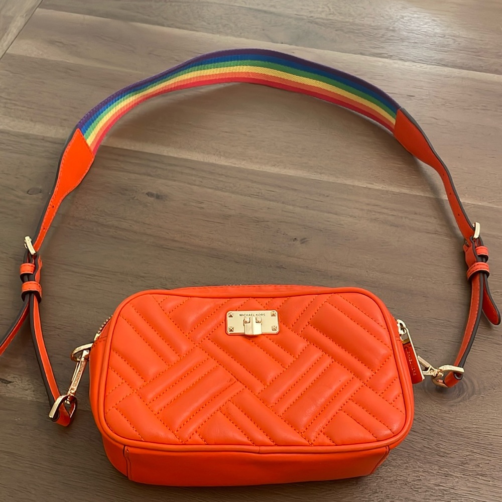 Pride Michael Kors-Orange Peyton Small Camera Bag